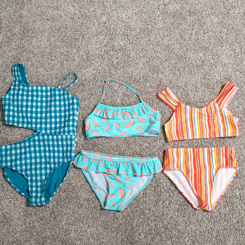 3 girls bathing suits.